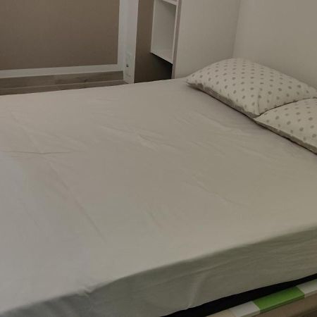 Cinema House Single & Double Rooms & Studio Apartments พูลา ภายนอก รูปภาพ