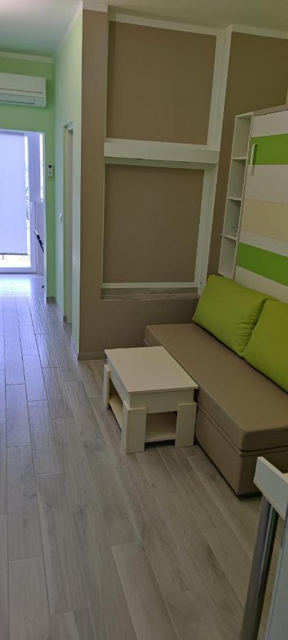 Cinema House Single & Double Rooms & Studio Apartments พูลา ภายนอก รูปภาพ