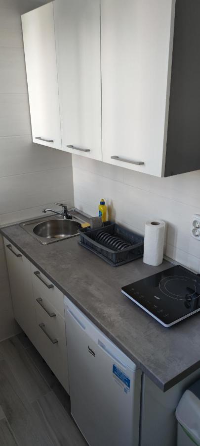 Cinema House Single & Double Rooms & Studio Apartments พูลา ภายนอก รูปภาพ