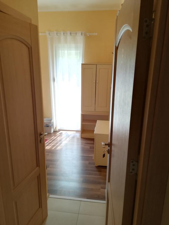 Cinema House Single & Double Rooms & Studio Apartments พูลา ภายนอก รูปภาพ