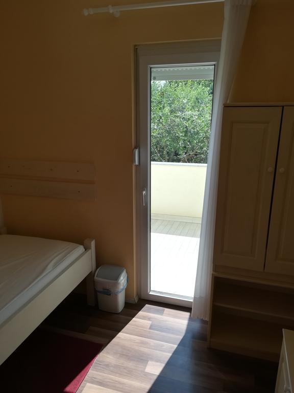 Cinema House Single & Double Rooms & Studio Apartments พูลา ภายนอก รูปภาพ
