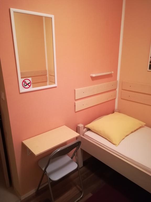 Cinema House Single & Double Rooms & Studio Apartments พูลา ภายนอก รูปภาพ