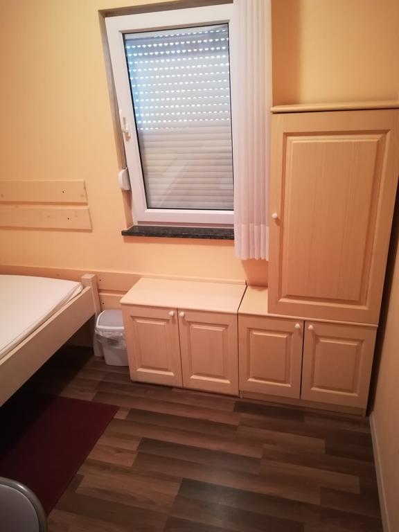 Cinema House Single & Double Rooms & Studio Apartments พูลา ภายนอก รูปภาพ