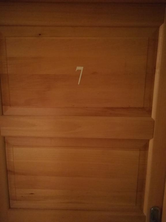 Cinema House Single & Double Rooms & Studio Apartments พูลา ภายนอก รูปภาพ