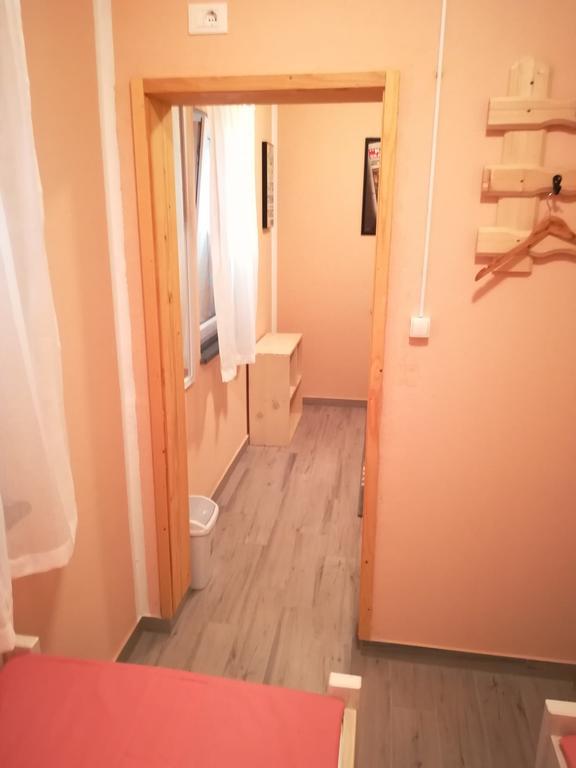 Cinema House Single & Double Rooms & Studio Apartments พูลา ภายนอก รูปภาพ