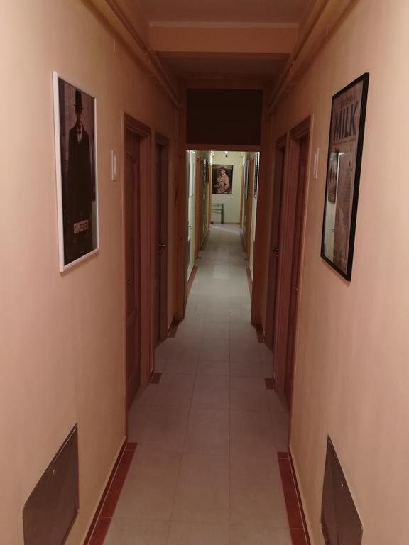 Cinema House Single & Double Rooms & Studio Apartments พูลา ภายนอก รูปภาพ