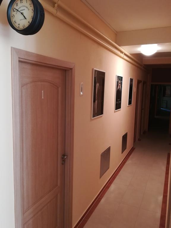 Cinema House Single & Double Rooms & Studio Apartments พูลา ภายนอก รูปภาพ